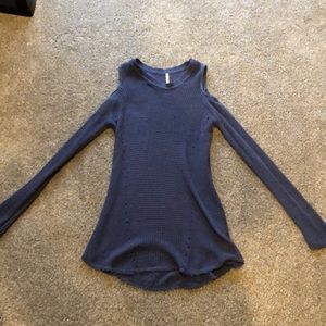 Willow & Clay Cold Shoulder Long Sleeve